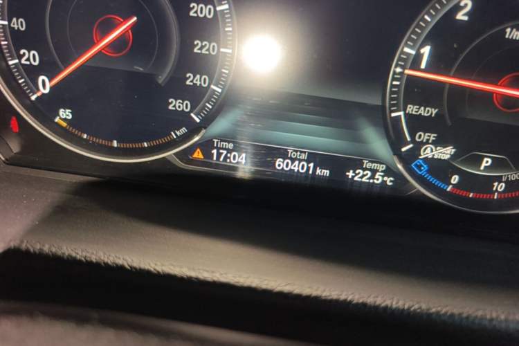 Used BMW 3 Series 2018 320Li Leading Model M Sport Package Odometer Close Up