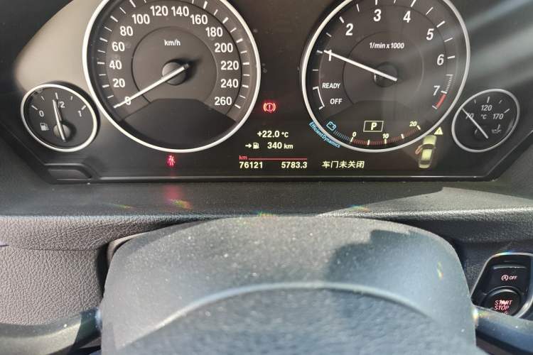 Used BMW 3 Series 2018 320Li Fashion Model Odometer Close Up