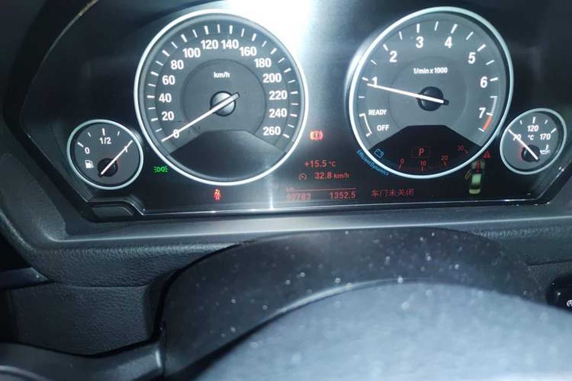 Used BMW 3 Series 2018 320Li Fashion Model Odometer Close Up