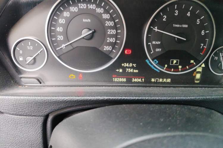 Used BMW 3 Series 2018 320Li Fashion Model Odometer Close Up