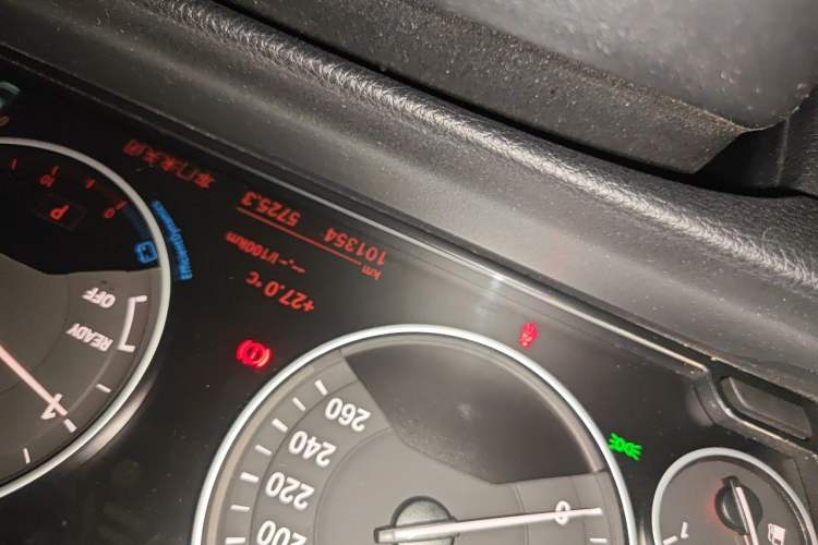 Used BMW 3 Series 2018 320Li Fashion Model Odometer Close Up