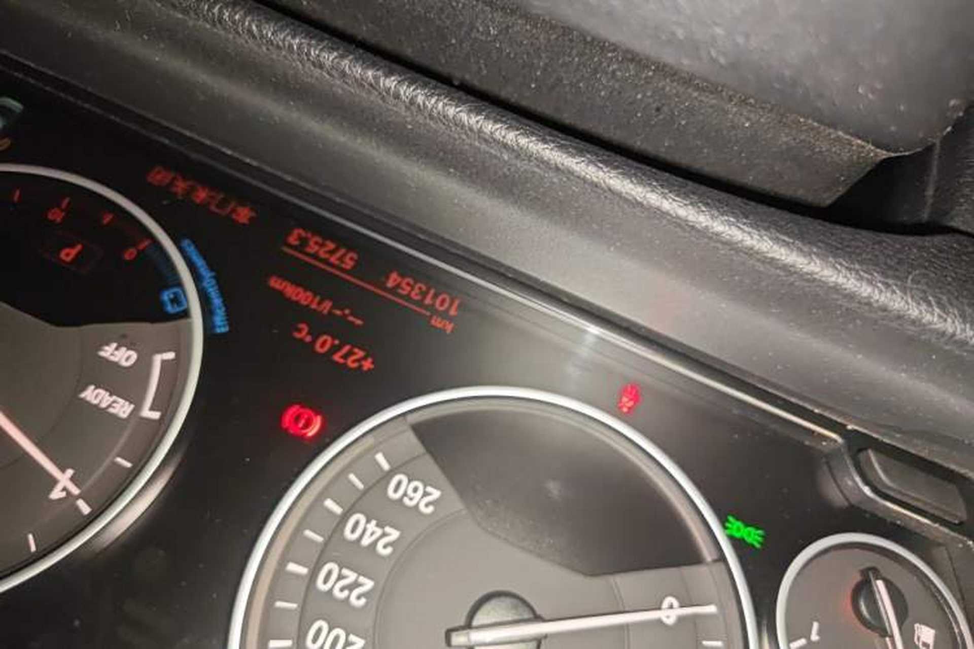 Used BMW 3 Series 2018 320Li Fashion Model Odometer Close Up