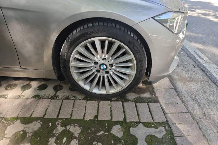 Used BMW 3 Series 2018 320Li Fashion Model Right Front Wheel Hub