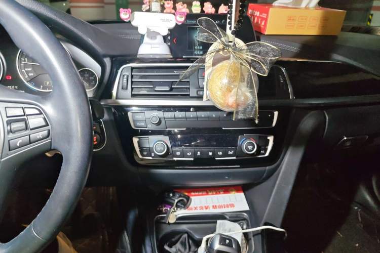Used BMW 3 Series 2018 320Li Fashion Model Audio And AC Panel