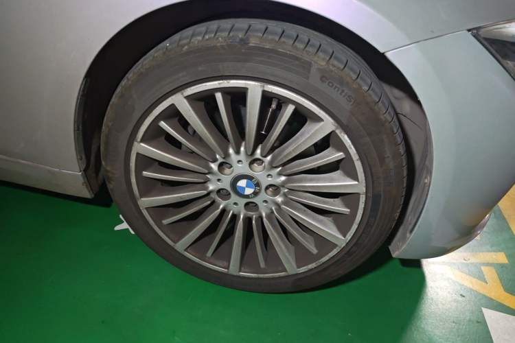 Used BMW 3 Series 2018 320Li Fashion Model Right Front Wheel Hub