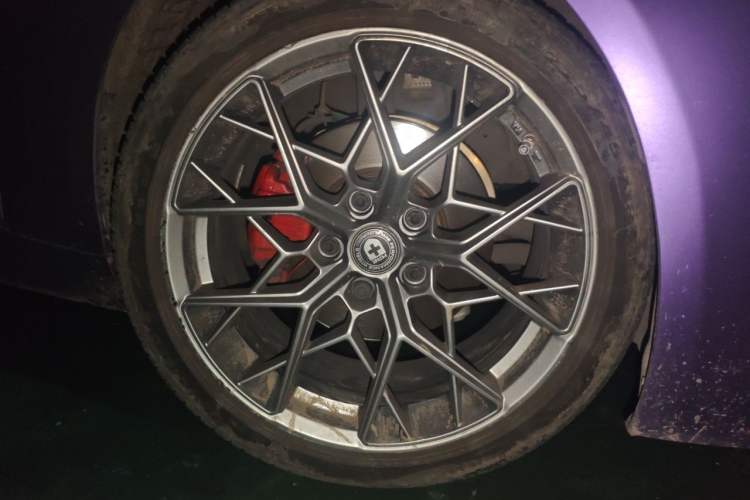 Used BMW 3 Series 2018 320Li Leading Model M Sport Package Right Front Wheel Hub
