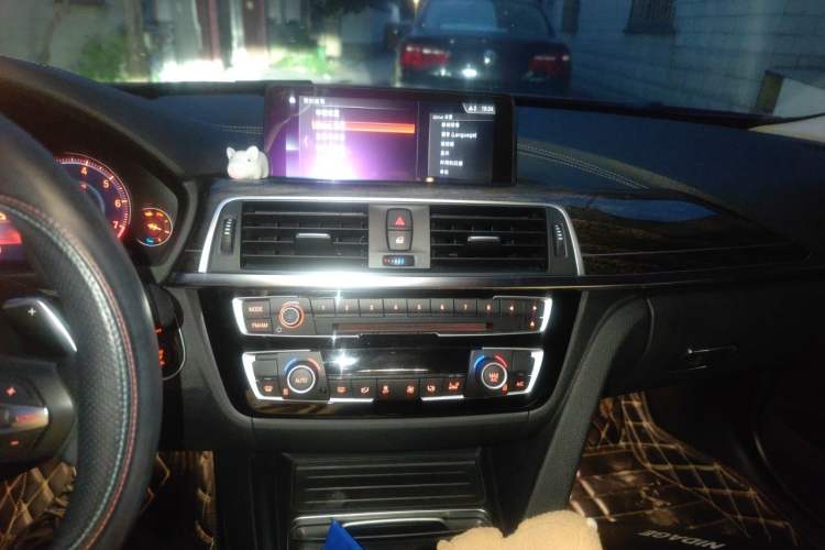 Used BMW 3 Series 2018 320Li M Sport Night Edition Audio And AC Panel