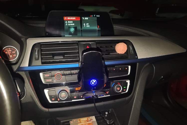 Used BMW 3 Series 2018 320i M Sport Package Audio And AC Panel