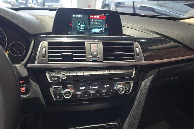 Used BMW 3 Series 2018 320Li Fashion Model Audio And AC Panel
