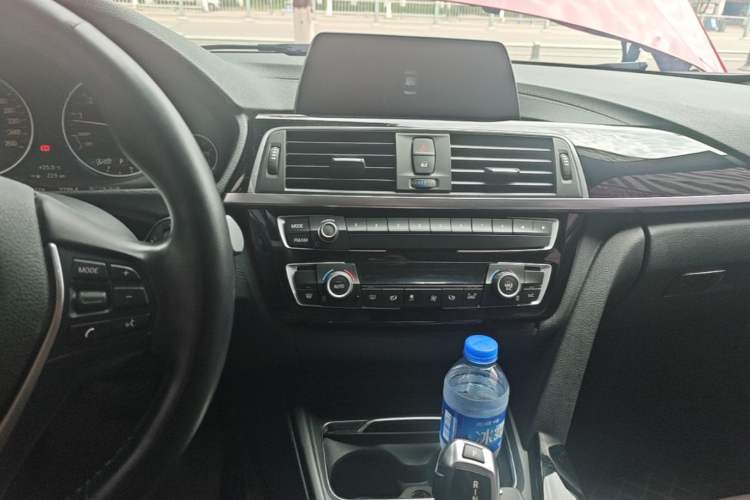 Used BMW 3 Series 2018 320Li Fashion Model Audio And AC Panel