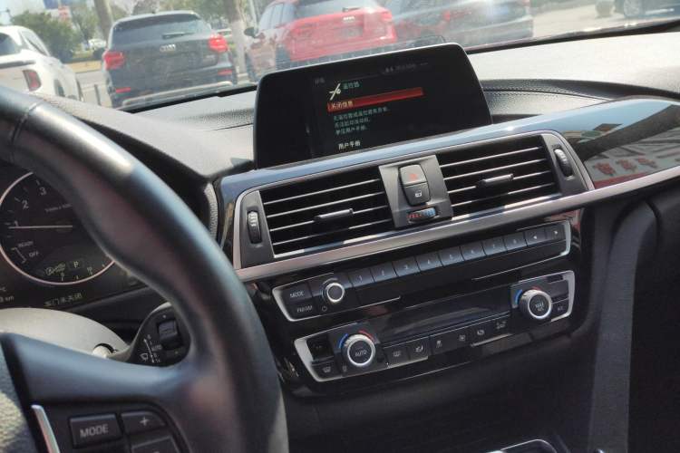 Used BMW 3 Series 2018 318Li Audio And AC Panel
