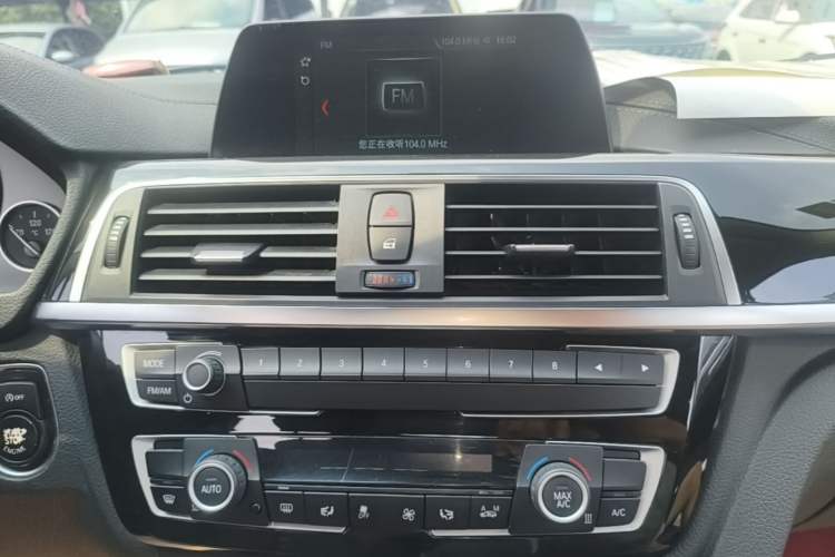Used BMW 3 Series 2018 320Li Fashion Model Audio And AC Panel