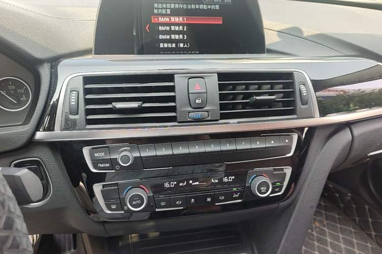 Used BMW 3 Series 2018 320Li Fashion Model Audio And AC Panel