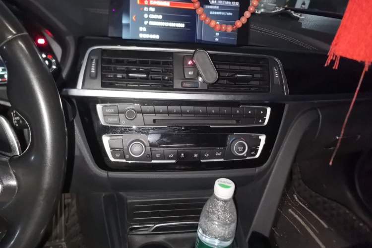 Used BMW 3 Series 2018 320Li Leading Model M Sport Package Audio And AC Panel