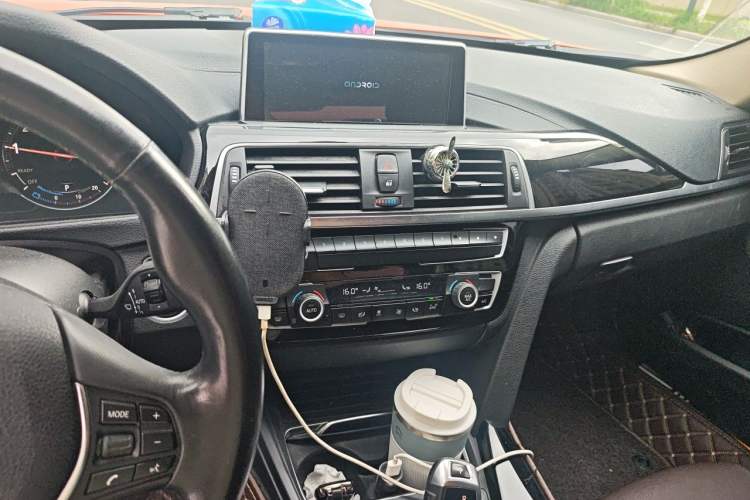 Used BMW 3 Series 2018 318i Audio And AC Panel