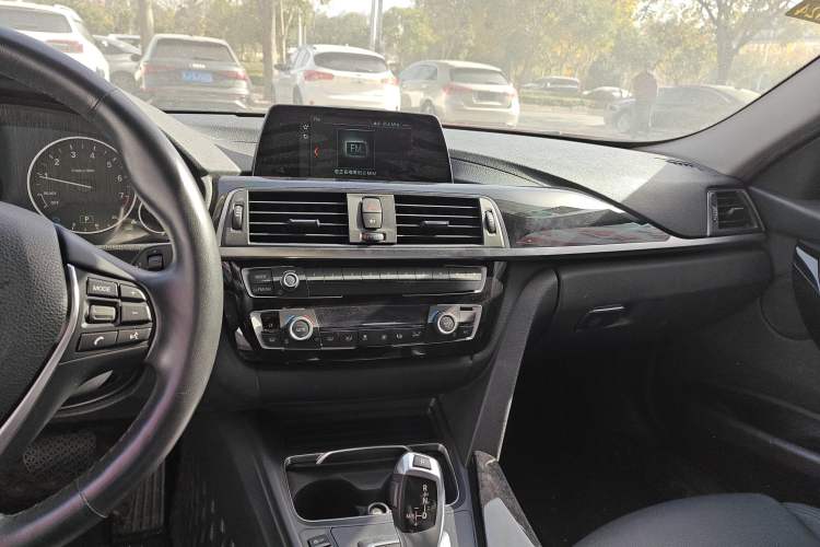 Used BMW 3 Series 2018 318Li Audio And AC Panel