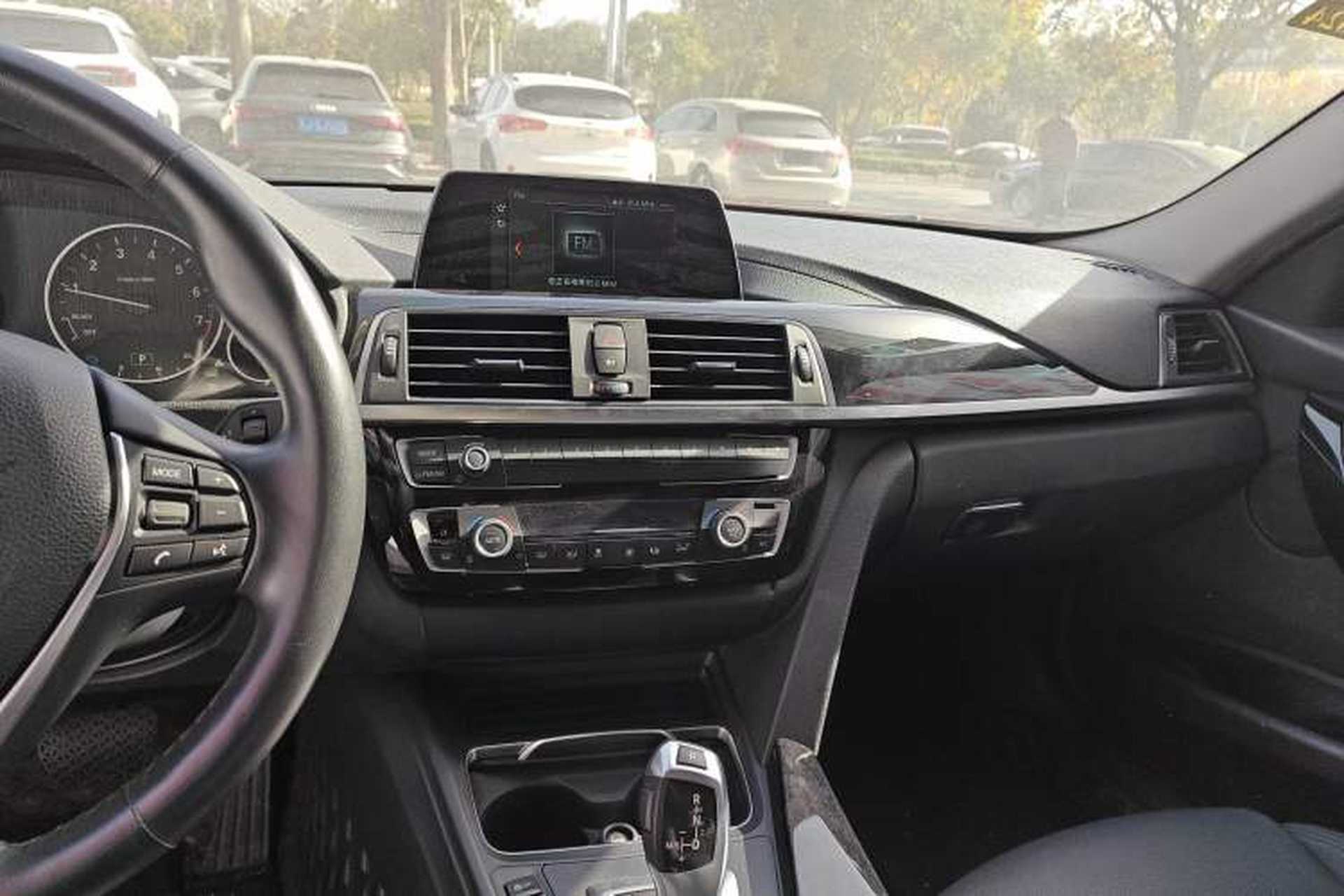 Used BMW 3 Series 2018 318Li Audio And AC Panel