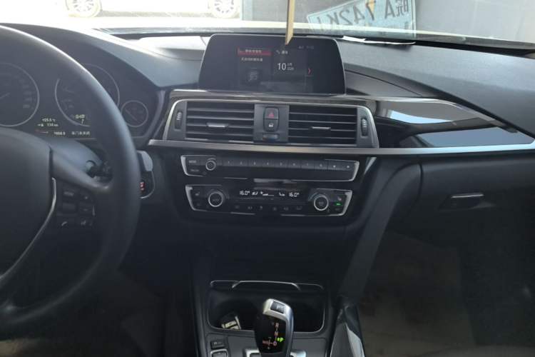 Used BMW 3 Series 2018 320Li Fashion Model Audio And AC Panel