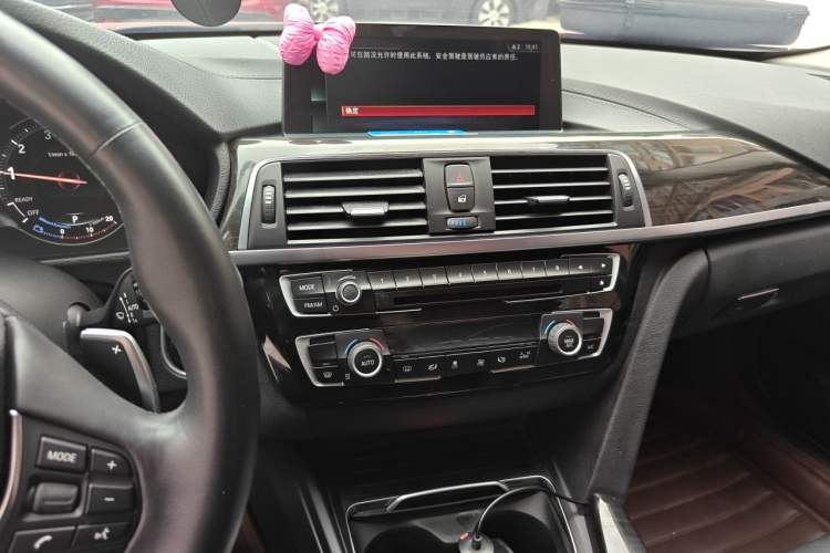 Used BMW 3 Series 2018 320Li Leading Luxury Package Audio And AC Panel