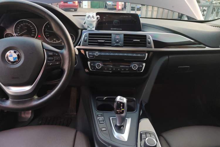 Used BMW 3 Series 2018 320Li Fashion Model Audio And AC Panel