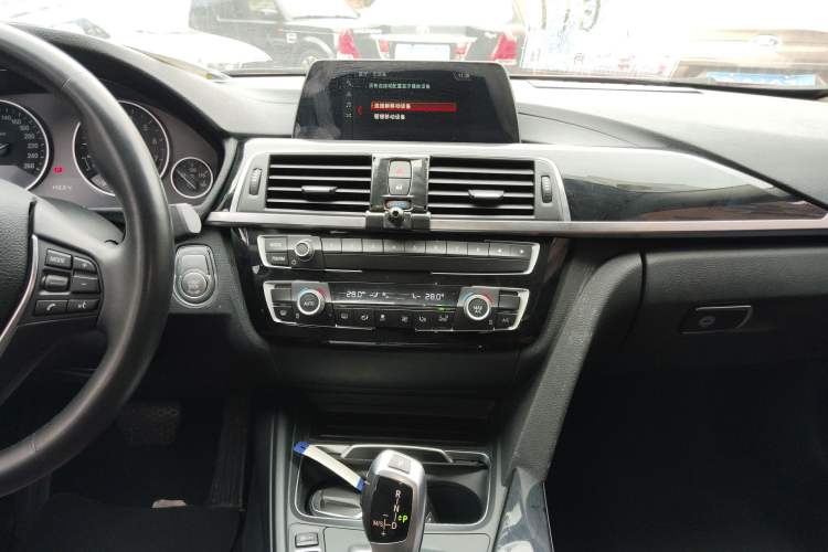 Used BMW 3 Series 2018 320Li Fashion Model Audio And AC Panel
