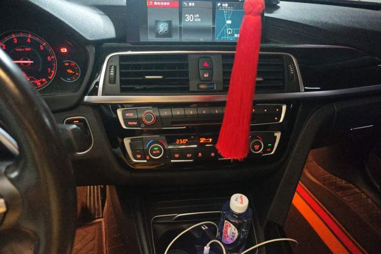 Used BMW 3 Series 2018 320Li Leading Model M Sport Package Audio And AC Panel