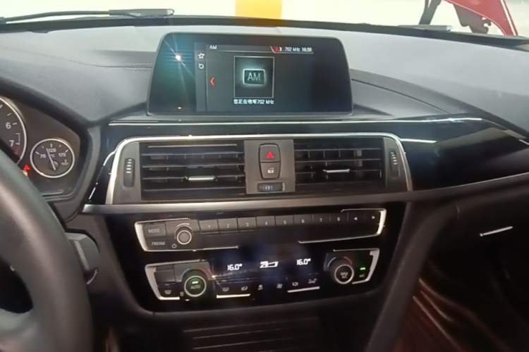 Used BMW 3 Series 2018 320Li Fashion Model Audio And AC Panel
