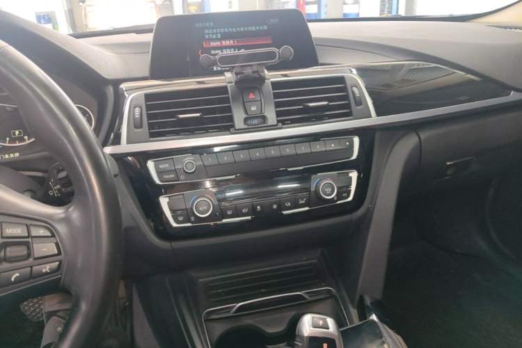 Used BMW 3 Series 2018 320Li Fashion Model Audio And AC Panel