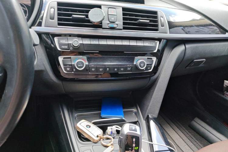 Used BMW 3 Series 2018 320Li Fashion Model Audio And AC Panel