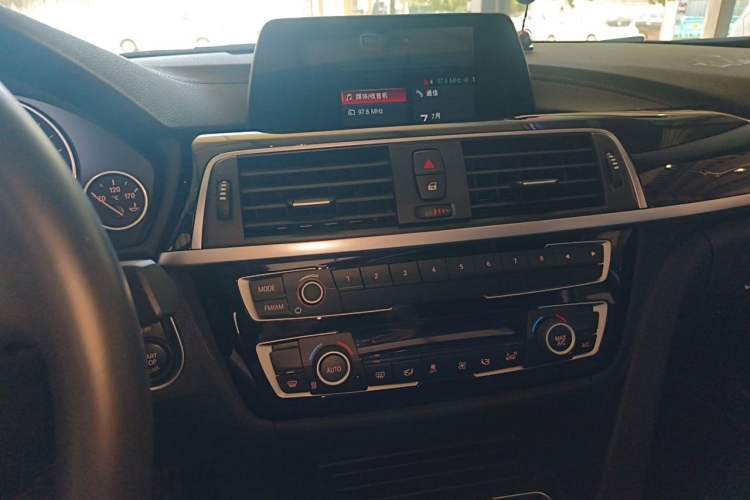 Used BMW 3 Series 2018 320Li Fashion Model Audio And AC Panel
