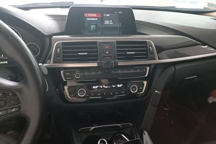 Used BMW 3 Series 2018 320Li Fashion Model Audio And AC Panel