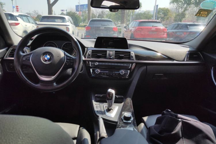 Used BMW 3 Series 2018 318Li Center Console