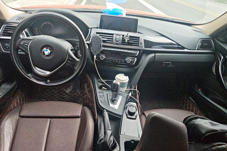 Used BMW 3 Series 2018 318i Center Console