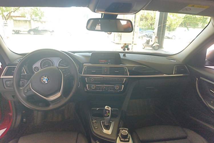 Used BMW 3 Series 2018 320Li Fashion Model Center Console