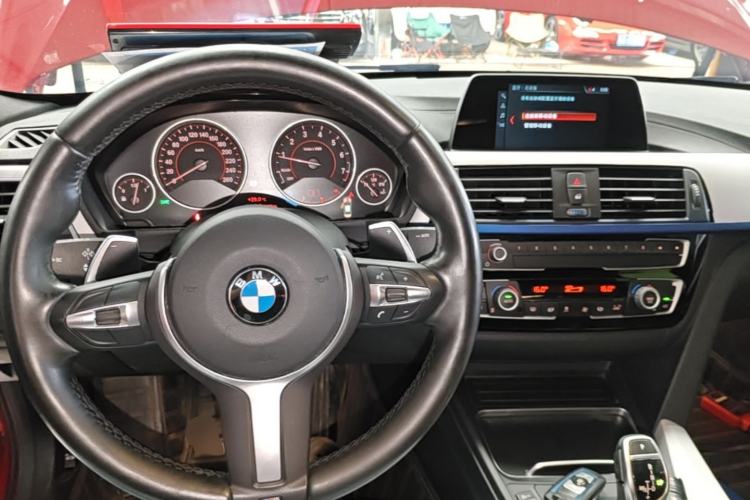 Used BMW 3 Series 2018 320i M Sport Package Center Console