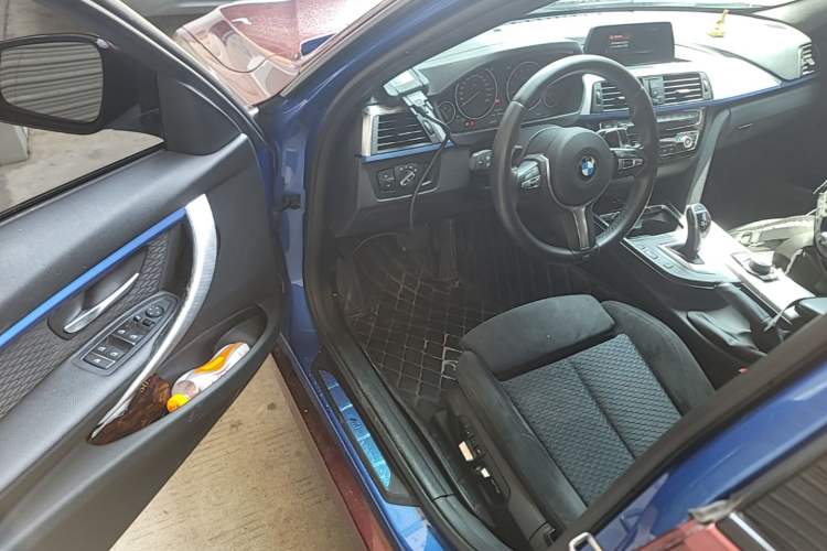 Used BMW 3 Series 2018 320i M Sport Package Driver Seat