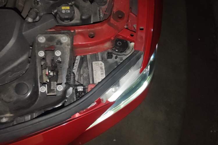 Used BMW 3 Series 2018 320i M Sport Package Engine Bay Left
