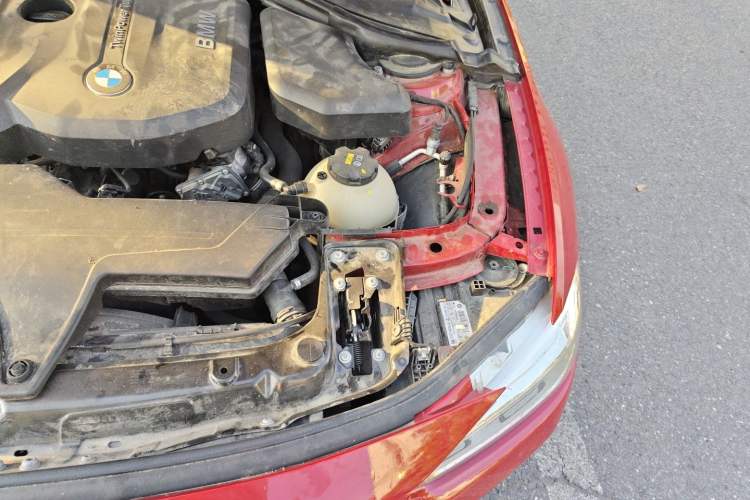Used BMW 3 Series 2018 318i Engine Bay Left