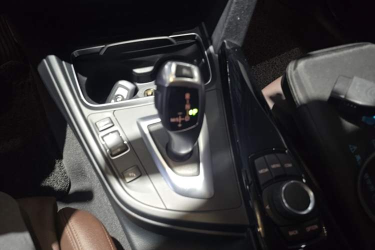 Used BMW 3 Series 2018 320Li Fashion Model Gear Lever