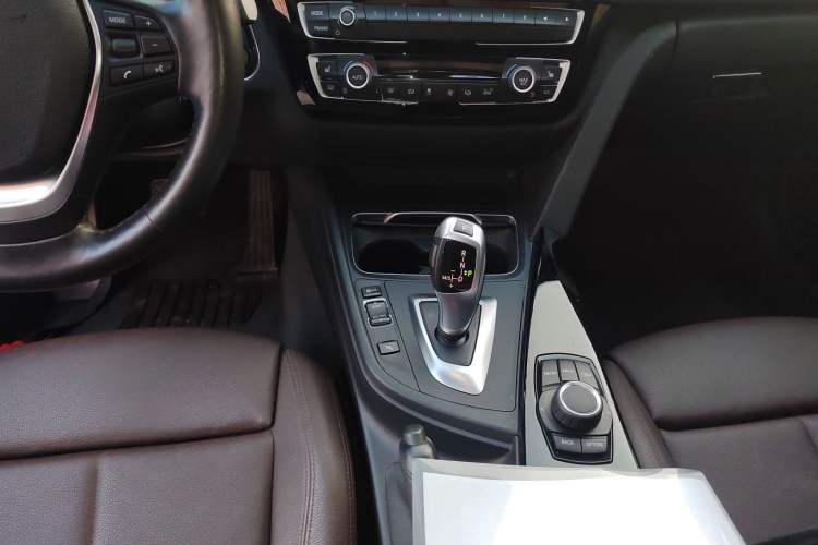 Used BMW 3 Series 2018 320Li Fashion Model Gear Lever