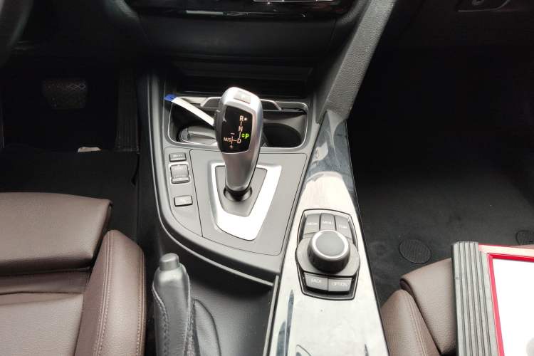 Used BMW 3 Series 2018 320Li Fashion Model Gear Lever