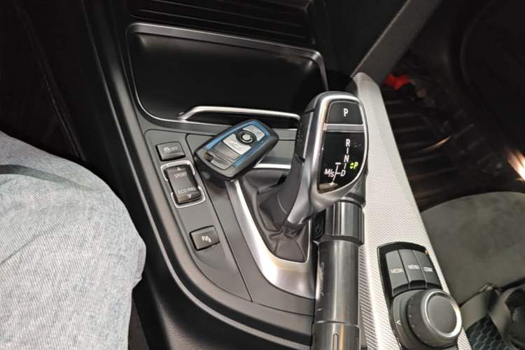 Used BMW 3 Series 2018 320i M Sport Package Gear Lever