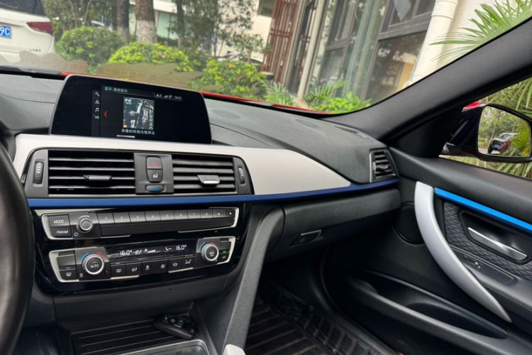 Used BMW 3 Series 2018 320i M Sport Package Interior 2