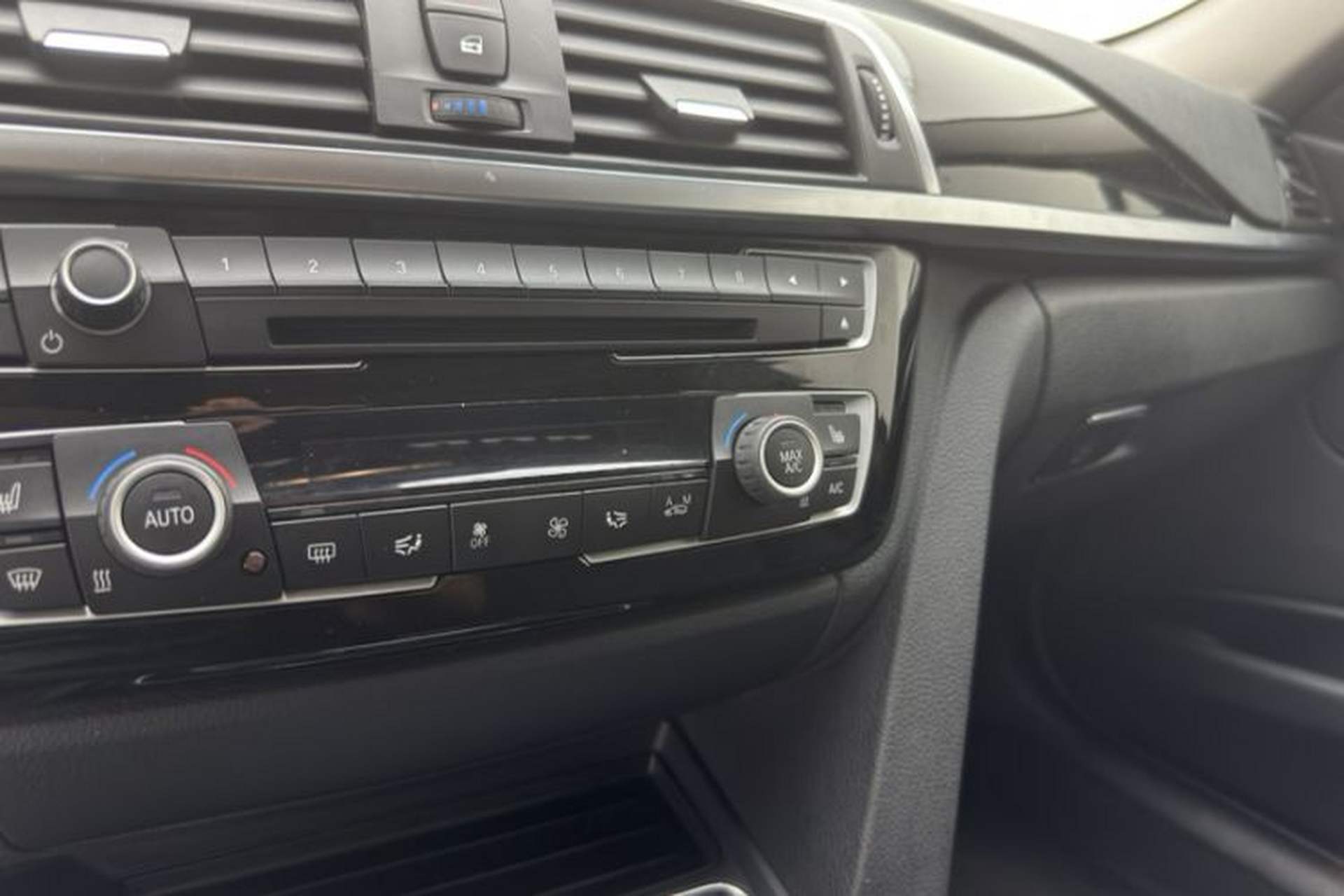 Used BMW 3 Series 2018 320Li Leading Model M Sport Package Interior 3