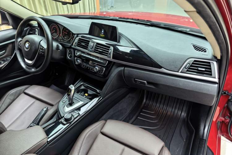 Used BMW 3 Series 2018 320Li Fashion Model Interior 4