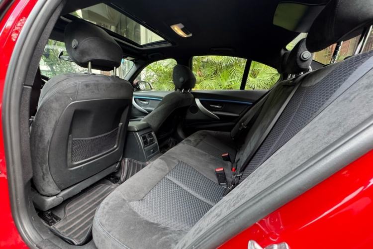 Used BMW 3 Series 2018 320i M Sport Package Interior 4