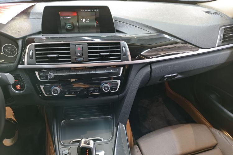 Used BMW 3 Series 2018 320Li Fashion Model Interior 6