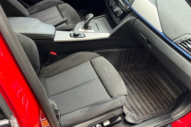 Used BMW 3 Series 2018 320i M Sport Package Interior 6
