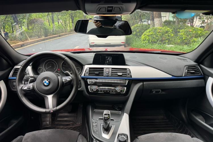 Used BMW 3 Series 2018 320i M Sport Package Interior 9