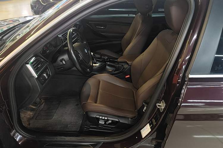 Used BMW 3 Series 2018 320Li Fashion Model Left Front Seat